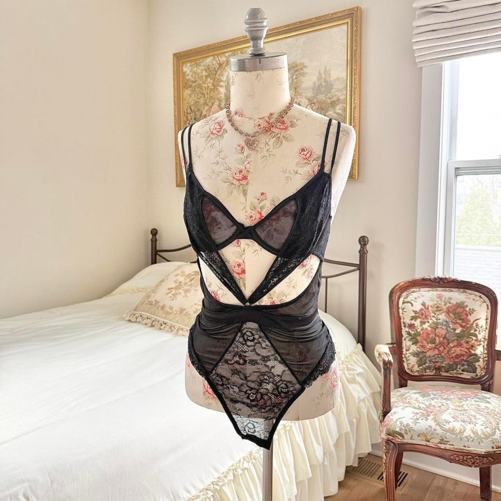 black cutout lace teddy bodysuit  Y2K oh‎ la la cutout bodysuit size medium